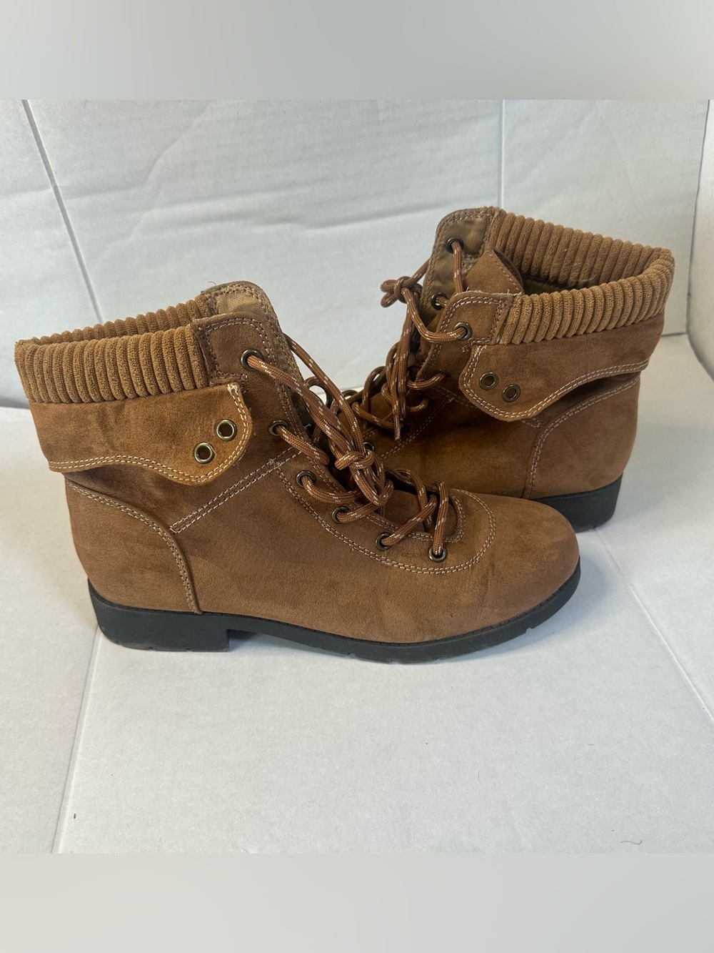 St. John’s Bay Women’s Yukka Lace Up Boots Block Heel | Size 9.5M“Brown”